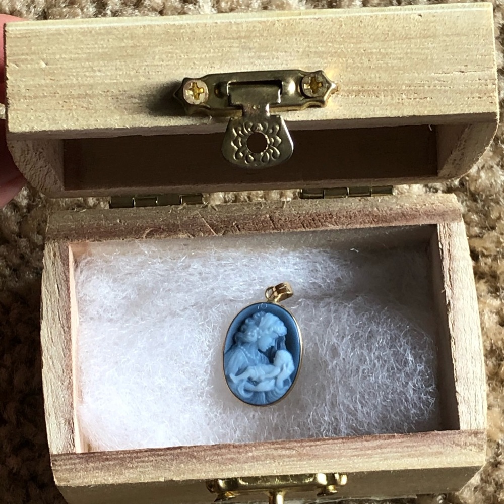 SOLD Mother and child cameo pendant